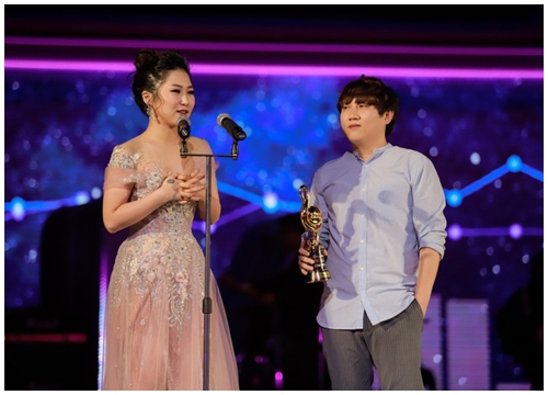 Zing Music Awards 2018: Sơn Tùng 'bội thu', Hương Tràm chiến thắng hạng mục Nghệ sĩ của năm