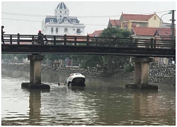 Chiếc ô tô ngụp lặn dưới sông, hình ảnh đang được chia sẻ nhiều nhất ngày thứ 6