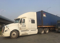 Dân truy đuổi, chặn xe container cán chết nam thanh niên