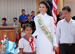 Hoa hậu Phương Khánh diện áo dài trắng tinh khôi về quê hương Bến Tre khởi động dự án bảo vệ môi trường