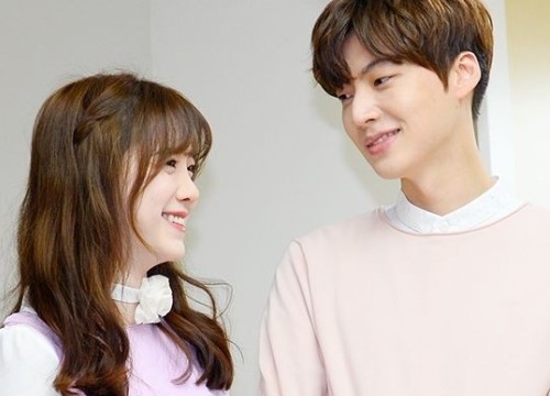 'Nàng cỏ' Goo Hye Sun tự nhận gương mặt mình giống hệt ông xã Ahn Jae Hyun