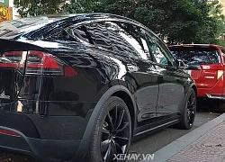 SUV điện Tesla Model X P100D trị giá gần 12 tỷ đồng "lượn phố" Sài Gòn