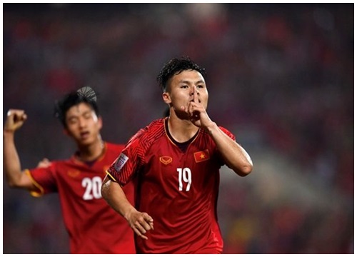 Thủ môn Iran khuất phục được Ronaldo nhưng có thể đánh bại Quang Hải?