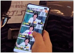 Samsung Galaxy S10+ lộ diện trên xe bus tại Hàn Quốc, có lỗ hình thoi dành cho 2 camera trước