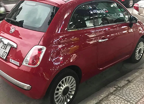 "Soi" xe Fiat 500 giá chỉ hơn 400 triệu tại Hà Nội