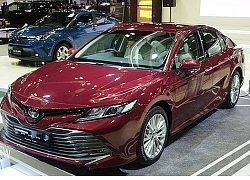 Toyota Camry 2019 giá 1 tỷ đồng chuẩn bị về Việt Nam có gì đáng chú ý?