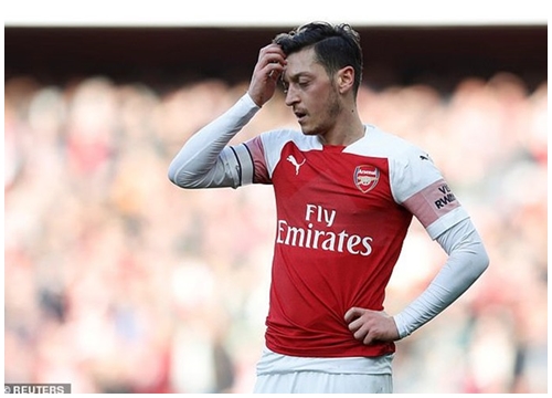 HLV Emery ra tối hậu thư cho Ozil