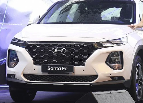 Mua Hyundai Santa Fe 2019 kèm "lạc" hay chọn Peugeot 5008 không đội giá?