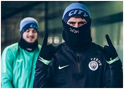 Dàn sao Man City đùa giỡn như con nít dưới tuyết lạnh lẽo