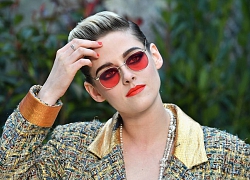 Kristen Stewart 'thả rông' đi xem thời trang