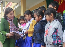 Mang "Xuân yêu thương" đến học sinh nghèo vùng sâu, vùng xa