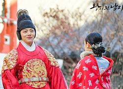 'The Crowned Clown': Yeo Jin Goo và Lee Se Young cuốn chăn quanh người, chống rét trên phim trường