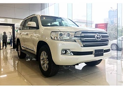 Toyota Land Cruiser 2019 chính hãng được chào bán với giá xấp xỉ 4 tỷ đồng