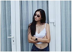 Vẫn diện crop top nhưng độ gợi cảm của Tiểu Vy lên hẳn một "level" khác khi hờ hững 'núi đôi' nảy nở, gợi cảm lịm người