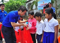 'Xuân tình nguyện Tết sẻ chia' đến với thiếu nhi Trà Vinh