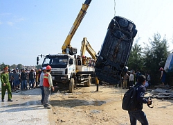 Hiện trường thương tâm vụ ô tô lao xuống sông Hoài