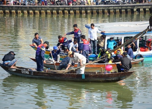 Lao ô tô xuống sông Hoài: Lời kể của cô bé 14 tuổi thoát chết