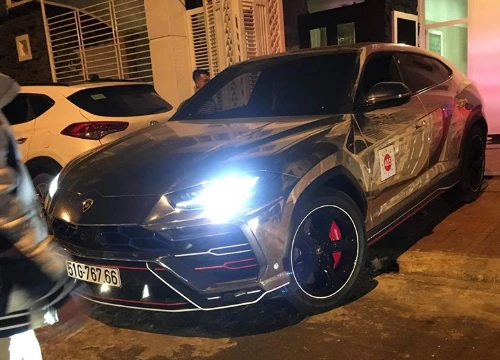 Minh "Nhựa" thay áo crôm đen cực chất cho siêu SUV Lamborghini Urus chuẩn bị "ăn tết"