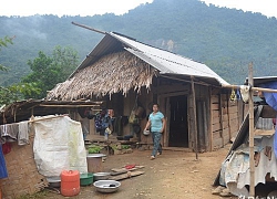 Phó Bí thư Tỉnh ủy Nguyễn Văn Thông tặng quà, chúc Tết tại huyện Tương Dương