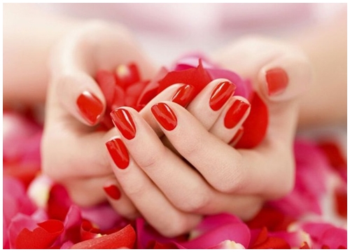 [07 ngày trước Tết] Bí quyết dưỡng móng tay khoẻ bóng đẹp chuẩn bị đón năm mới