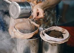 Cách ăn sáng của người Sài Gòn xưa mà không phải ai cũng biết: Quẩy nóng chấm cà phê sữa