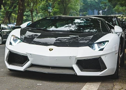 Đại gia Hà thành thay "vó ngàn đô" cho Lamborghini Aventador Roadster đón Tết Nguyên Đán