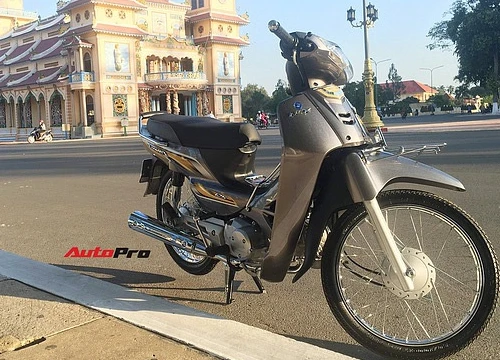 Dân chơi Đồng Nai lùng mua Honda Dream "xách tay" giá trăm triệu, phủ ceramic như ô tô