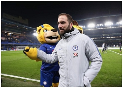 Hazard mượn Higuain 'đá xéo' đồng đội