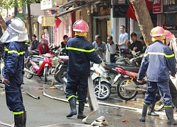 Ngôi nhà 3 tầng trên phố cổ Hà Nội cháy đúng ngày ông Công ông Táo, nhiều người hoảng loạn tháo chạy