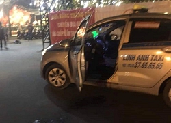 Nóng: Nghi vấn tài xế taxi bị cướp cứa cổ tử vong tại Hà Nội