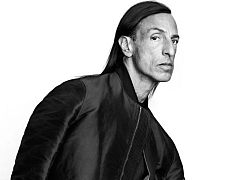 Rick Owens bị ném đá dữ dội với hình ảnh người mẫu kỳ dị