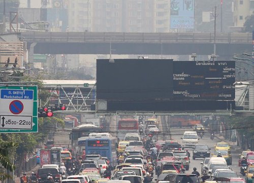 Bangkok tràn ngập khói bụi độc, hắt hơi cũng ra máu