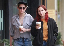 Kristen Stewart 'thả rông', phanh áo đi chơi với bồ đồng giới