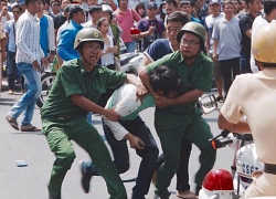 Trung tá &#039;dùng chân tác động vào người nhân chứng&#039;: Lời công an...