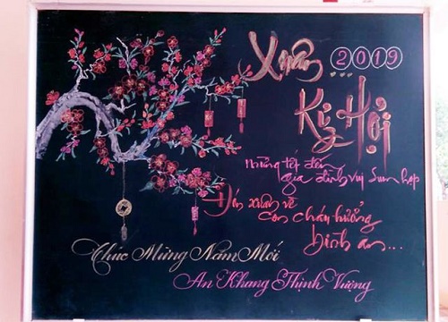 Hà Tĩnh: Thầy giáo trường làng thổi hồn Tết vào những tấm bảng ...