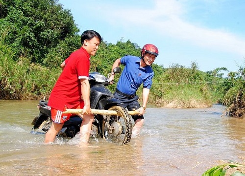 Bình Định: Thầy cô băng rừng, lội suối nỗ lực gieo chữ cho học sinh nghèo