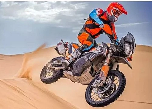 Chốt giá bán xế địa hình KTM Adventure 790 và 790 Adventure R