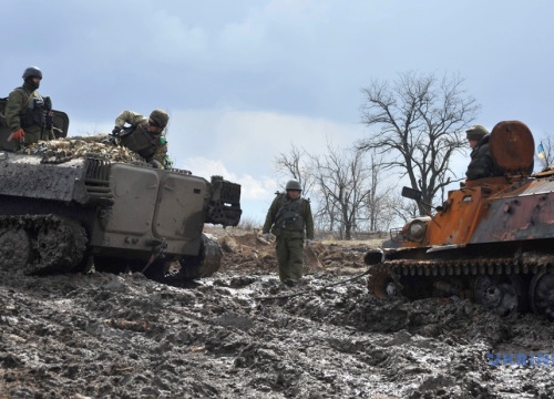 Nóng Ukraine: Chiến tranh nổ ra dữ dội ở vùng Donbass