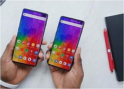 Trên tay Galaxy S10 và S10 Plus từ reviewer nổi tiếng: Đúng như lời đồn!