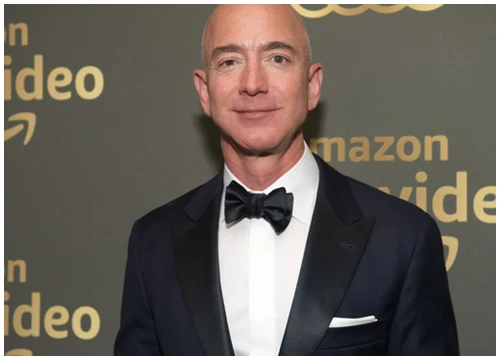 CEO Amazon Jeff Bezos bị báo Mỹ dọa tung ảnh "nóng" cùng bạn gái