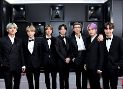 Sau tất cả, BTS đã có mặt tại thảm đỏ Grammy 2019: Gây bão vì quá bảnh, em út Jungkook bất ngờ "bắn" tiếng Anh