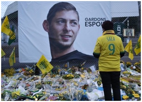 Vì Emiliano Sala, "Chim hoàng yến" có một hành động đặc biệt