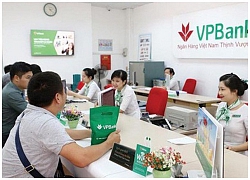 Bất thường tăng trưởng tín dụng tại VPBank và FE Credit