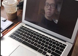 Đi cà phê 1 mình mà mắc vệ sinh, thanh niên nhanh trí nhờ bạn trông hộ đồ qua... Facetime