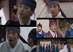 'Haechi' tập 1: Vừa gặp mặt, Go Ara đã đá thẳng vào chỗ hiểm của Hoàng tử Jung Il Woo vì tội 'nhây'