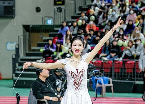 ISAC 2019: JooE (Momoland) ngày càng nhuận sắc, hàng loạt mỹ nhân vô danh gây chú ý