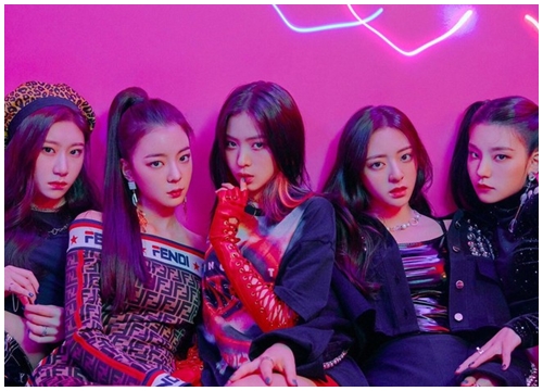 Có thể fan ITZY cũng không biết: Chi tiết thú vị về đôi giày của Lia trong MV debut?