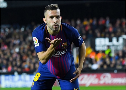 MU trở lại vụ Bale, Barca giữ chân Jordi Alba