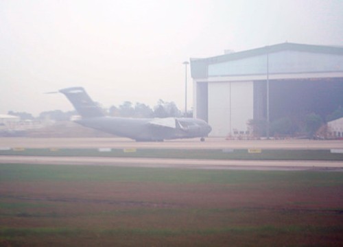 Boeing hạng nặng C-17 hạ cánh xuống Nội Bài trước hội nghị thượng đỉnh Mỹ - Triều