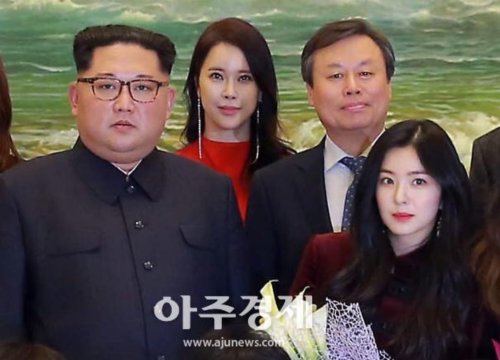 Bức ảnh Kim Jong-un chụp cùng "nữ thần sắc đẹp" K-pop của Hàn Quốc